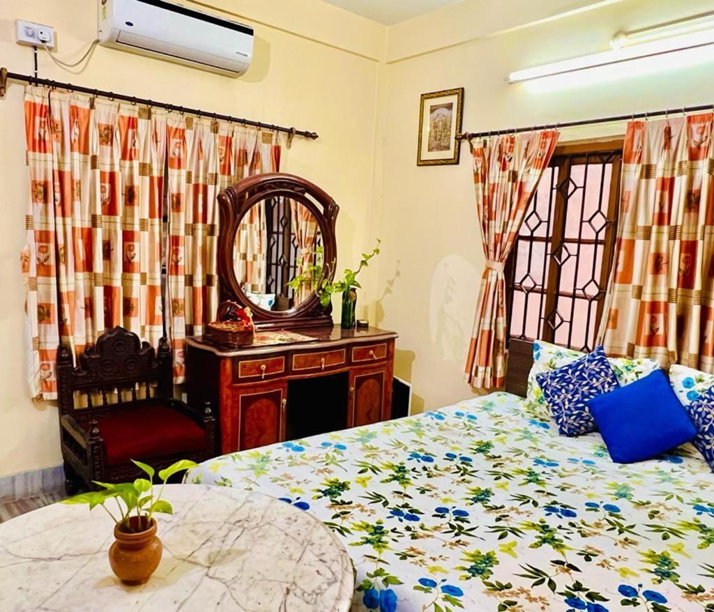 Spacious Apt With Antique Furniture ,Ac & Kitchen Kalkata Exteriér fotografie