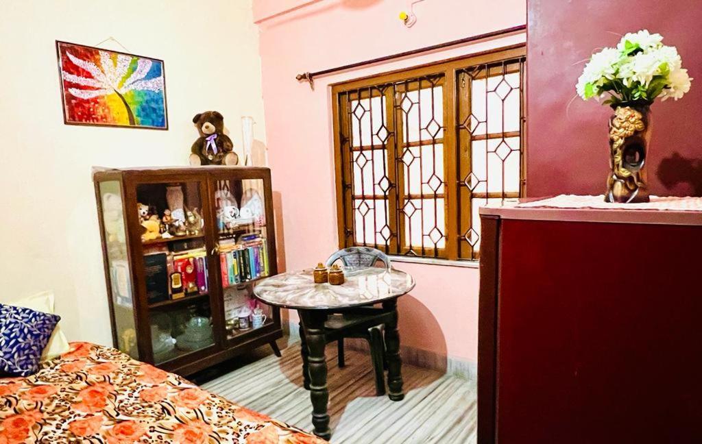 Spacious Apt With Antique Furniture ,Ac & Kitchen Kalkata Exteriér fotografie