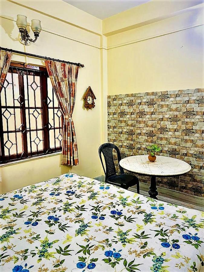 Spacious Apt With Antique Furniture ,Ac & Kitchen Kalkata Exteriér fotografie